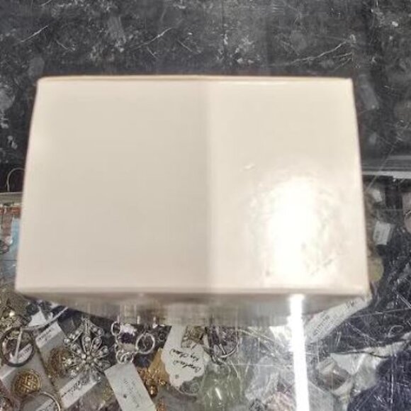 NEW UNOPENED BOX 2008 CANADA Santas Around the World by Hallmark Gold Crown - Picture 5 of 6